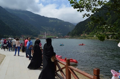 Trabzon'da Suriyeliler, Arap turistleri taşıyor.