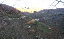 Bir mahallenin daha yol mücadelesi.