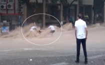 Bursa'da sel sularına kapılan kadın böyle kurtarıldı