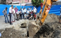 KENT MERKEZİNDE DEFİNE ARIYOR