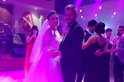 Özlem ve Mehmet Muhteşem Törenle Dünya Evine Girdiler.